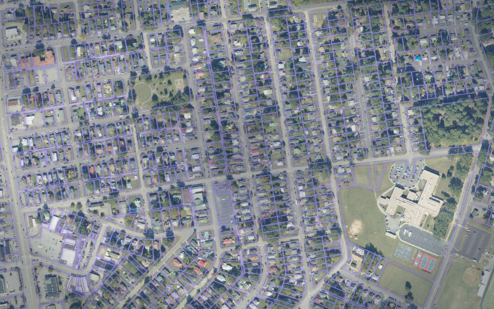 Parcel boundaries over aerial imagery of Colonial Heights city, Virginia