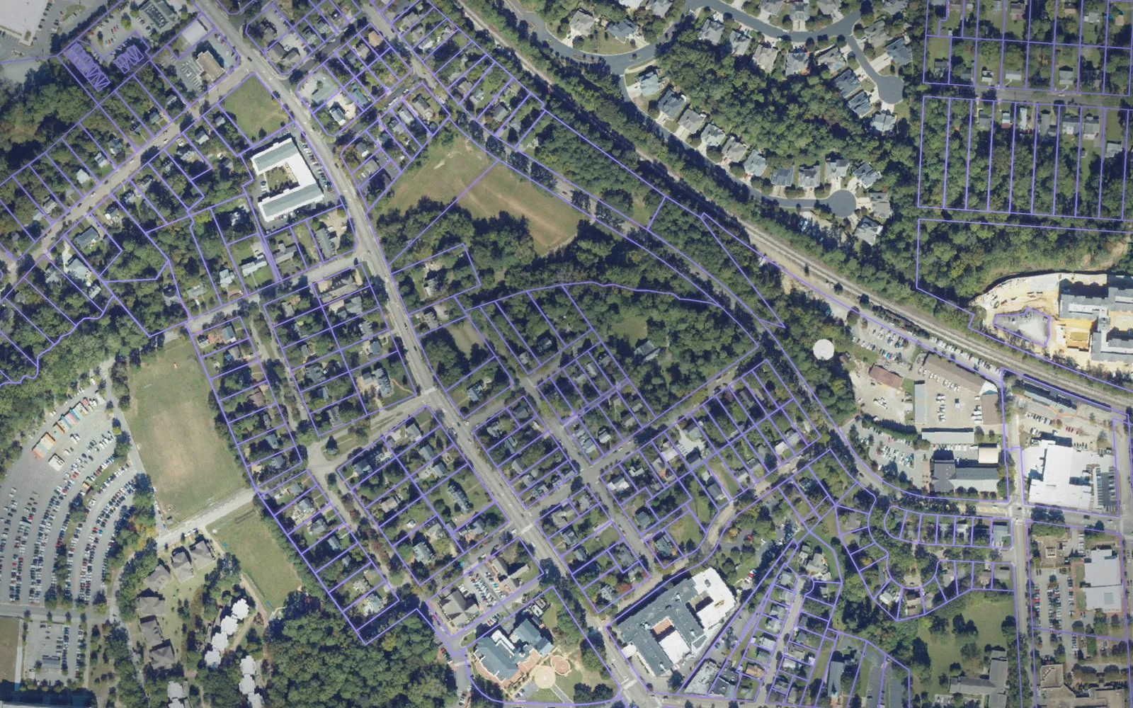 Parcel boundaries over aerial imagery of Williamsburg city, Virginia